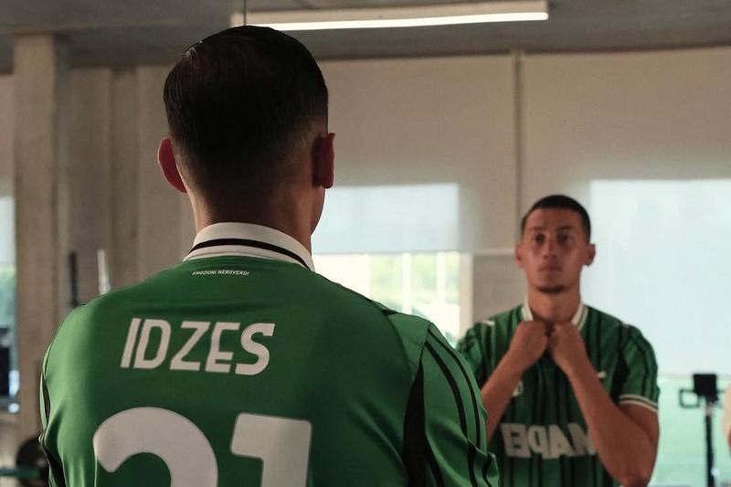 Bek timnas Indonesia, Jay Idzes, resmi bergabung dengan klub Serie A Italia, Sassuolo, dan langsung mencatatkan diri sebagai rekrutan termahal Neroverdi pada bursa transfer musim panas ini. Bek timnas Indonesia, Jay Idzes, resmi bergabung dengan klub Serie A Italia, Sassuolo, dan langsung mencatatkan diri sebagai rekrutan termahal Neroverdi pada bursa transfer musim panas ini. (Instagram/sassuolocalcio)