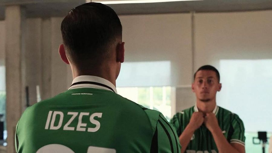Bek timnas Indonesia, Jay Idzes, resmi bergabung dengan klub Serie A Italia, Sassuolo, dan langsung mencatatkan diri sebagai rekrutan termahal Neroverdi pada bursa transfer musim panas ini. (Instagram/sassuolocalcio)