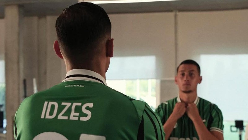Bek timnas Indonesia, Jay Idzes, resmi bergabung dengan klub Serie A Italia, Sassuolo, dan langsung mencatatkan diri sebagai rekrutan termahal Neroverdi pada bursa transfer musim panas ini. (Instagram/sassuolocalcio)