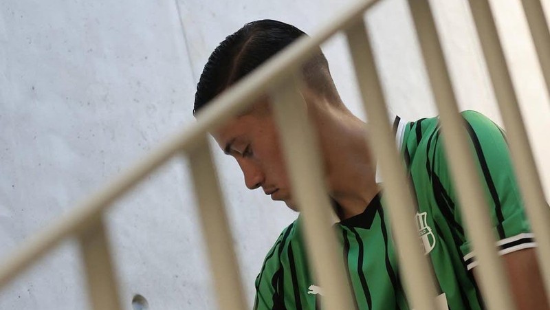 Bek timnas Indonesia, Jay Idzes, resmi bergabung dengan klub Serie A Italia, Sassuolo, dan langsung mencatatkan diri sebagai rekrutan termahal Neroverdi pada bursa transfer musim panas ini. (Instagram/sassuolocalcio)