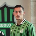 Resmi Pakai Jersey Sassuolo, Jay Idzes Jadi Rekrutan Termahal 2025