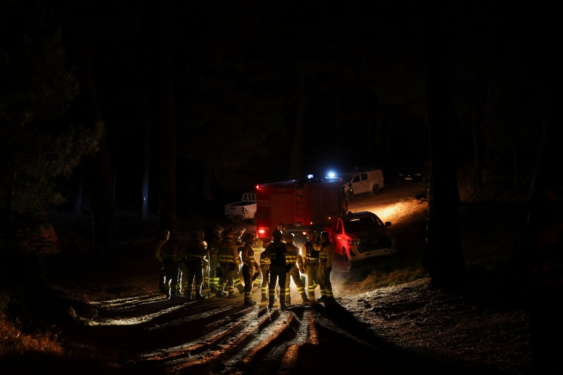 Kebakaran hutan di Spanyol makin meluas hingga memaksa otoritas berwenang mengevakuasi 1.400 orang di wilayah Castille dan Leon, Senin (11/8/2025) pagi. (REUTERS/Juan Medina)