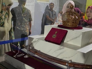 15 Ribuan Orang Padati Pekan Budaya di HUT Riau, Mahkota Sultan Jadi Daya Tarik