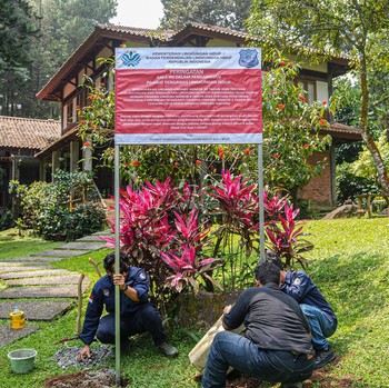 Momen Menteri LH Terjun Langsung Segel 4 Hotel di Puncak Bogor
