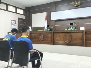 Pasangan Gay di Aceh Divonis Masing-masing 80 Kali Cambukan