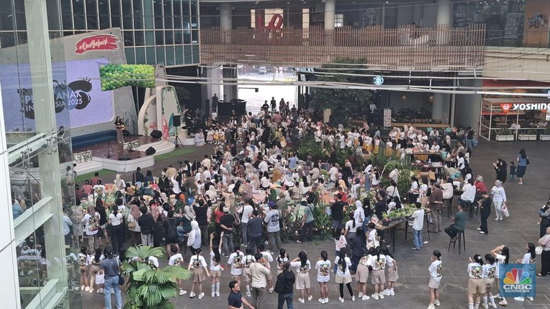 Suasana sepi di One Belpark Mall, Jakarta, Rabu (27/7/2023). Fenomena semakin banyaknya pusat perbelanjaan atau mall yang mulai ditinggalkan pengunjung bahkan penyewa kios juga terjadi di One Belpark Mall. (CNBC Indonesia/Faisal Rahman)