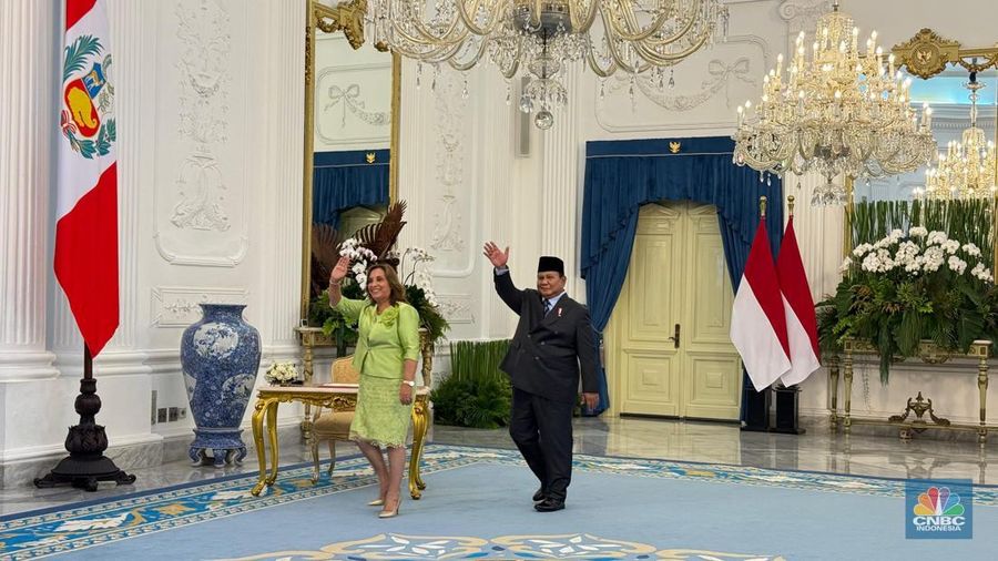 Presiden Prabowo Subianto menerima kunjungan Presiden Republik Peru, Dina Ercilia Boluarte Zegarra, di Istana Merdeka, Senin (11/8/2025). (CNBC Indonesia/Emir Yanwardhana)