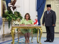 Prabowo Anugerahkan Tanda Kehormatan Tertinggi ke Presiden Peru