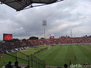 Johnny Jansen Takjub Atmosfer Stadion Dipta