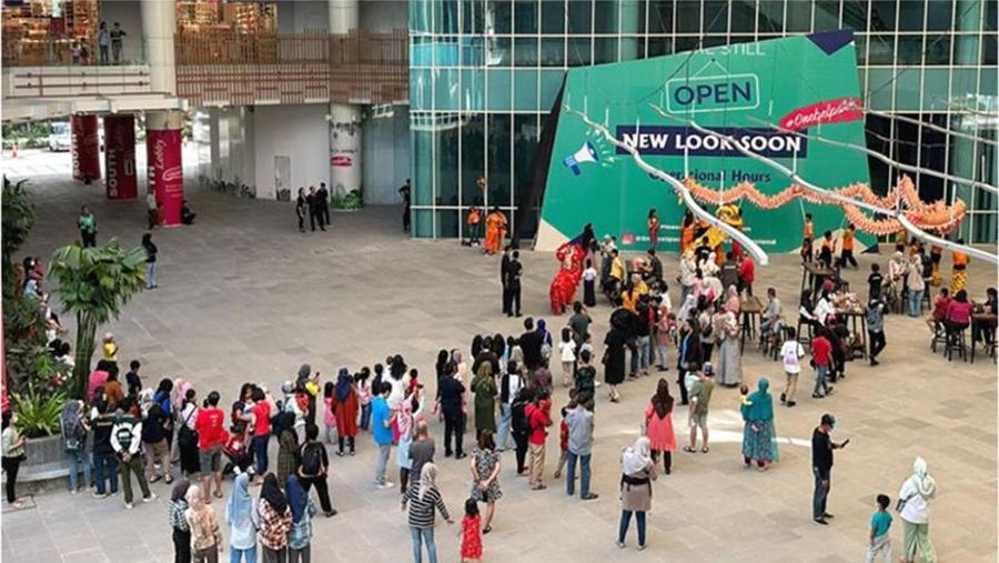 Suasana sepi di One Belpark Mall, Jakarta, Rabu (27/7/2023). Fenomena semakin banyaknya pusat perbelanjaan atau mall yang mulai ditinggalkan pengunjung bahkan penyewa kios juga terjadi di One Belpark Mall. (CNBC Indonesia/Faisal Rahman)