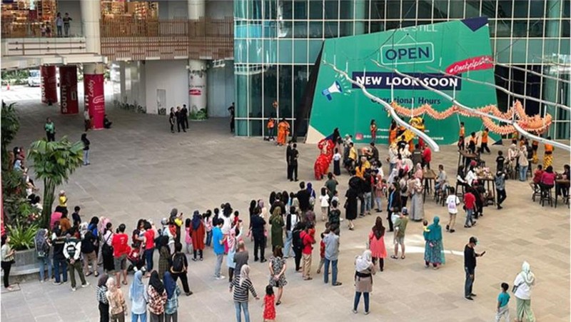 Suasana sepi di One Belpark Mall, Jakarta, Rabu (27/7/2023). Fenomena semakin banyaknya pusat perbelanjaan atau mall yang mulai ditinggalkan pengunjung bahkan penyewa kios juga terjadi di One Belpark Mall. (CNBC Indonesia/Faisal Rahman)