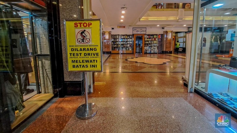 Suasana toko sepeda Brompton di kawasan Senayan Trade Center (STC), Jakarta, Senin (11/8/2025). (CNBC Indonesia/Faisal Rahman)