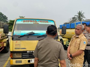 Awal Mula 3 Truk Ketahuan Buang Tinja di Selokan Jaktim
