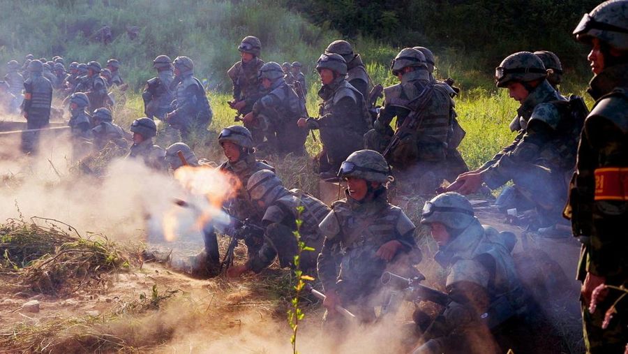 Anggota unit artileri taktis di bawah unit gabungan besar Tentara Rakyat Korea mengambil bagian dalam kompetisi latihan menembak, di lokasi y...                    </div>

                    <div class=
