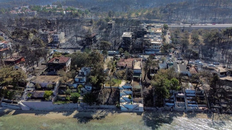 Foto udara menunjukkan dampak akibat kebakaran hutan di dekat Erenkoy, Canakkale, Turki, Selasa (12/8/2025). (REUTERS/Efekan Akyuz)