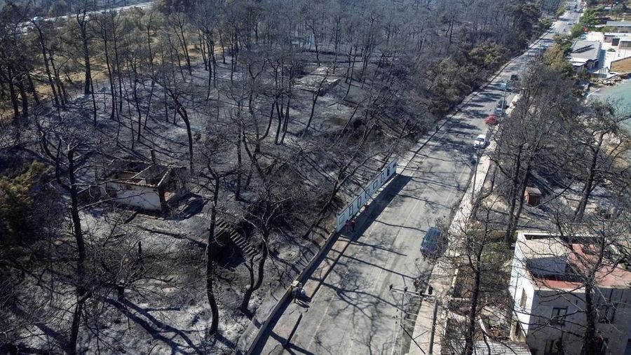 Foto udara menunjukkan dampak akibat kebakaran hutan di dekat Erenkoy, Canakkale, Turki, Selasa (12/8/2025). (REUTERS/Efekan Akyuz)