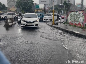 Ada Genangan di Jalan Margonda Depok Usai Hujan Deras, Lalin Macet