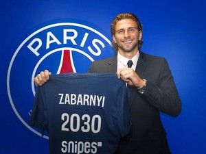 PSG Resmi Rekrut Zabarnyi dari Bournemouth
