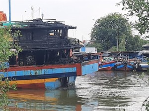 Kapal Terbakar di Sungai Silugonggo Pati