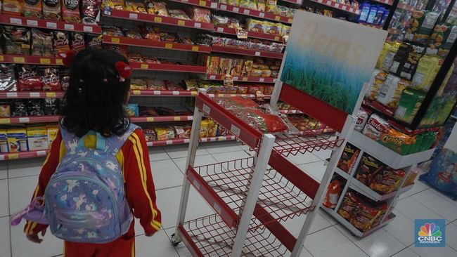 Beras di Ritel Kosong Jadi Berkah Warung Madura dan Pedagang Sembako