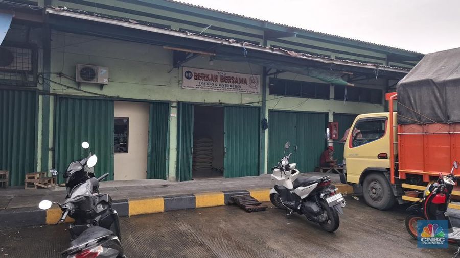Kondisi Pasar Beras Induk Cipinang terkini, Selasa (12/8/2025). (CNBC Indonesia/Chandra Dwi)