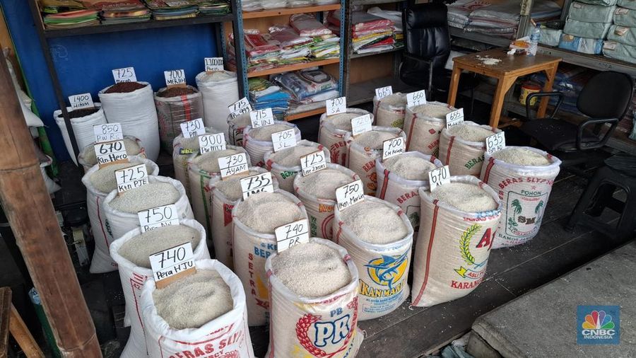 Kondisi Pasar Beras Induk Cipinang terkini, Selasa (12/8/2025). (CNBC Indonesia/Chandra Dwi)