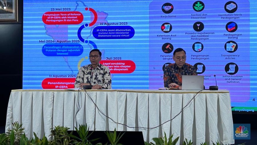 Konferensi pers tentang Persetujuan Indonesia-Peru CEPA bersama Dirjen Perundingan Perdagangan Internasional, Djatmiko Bris Witjaksono di Auditorium Kemendag, Jakarta, Selasa (12/8/2025). (CNBC Indonesia/Martyasari Rizky)