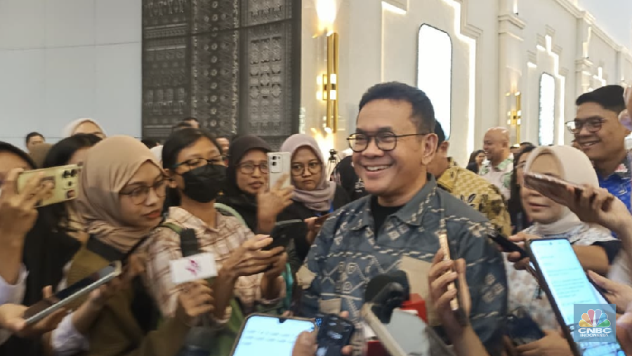 Menteri Perdagangan (Mendag) Budi Santoso saat ditemui di Balai Kartini, Jakarta, Selasa (12/8/2025). (CNBC Indonesia/Martyasari Rizky)