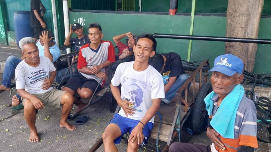 Nasib kuli panggul sepi job di Pasar Induk Beras Cipinang. (Dok. Istimewa)