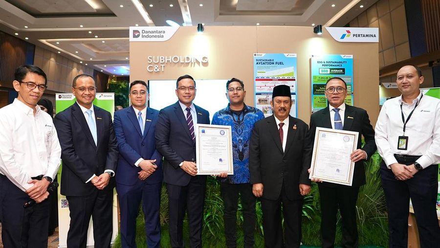 Penyerahan ssertifikasi International Sustainability and Carbon Certification (ISCC) kepada PT Pertamina Patra Niaga. Ini seagai bukti komitmennya dalam pengembangan energi bersih.