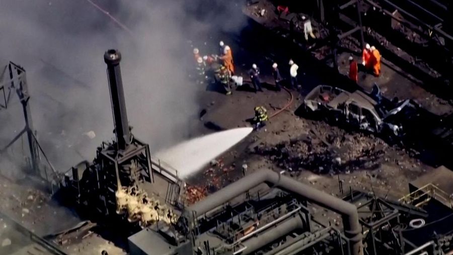 Asap mengepul dari ledakan di pabrik U.S. Steel Clairton Coke Works di Clairton, Pennsylvania, AS, 11 Agustus 2025 dalam tangkapan layar yang diperoleh dari video media sosial. Asap mengepul dari ledakan di pabrik U.S. Steel Clairton Coke Works di Clairton, Pennsylvania, AS, 11 Agustus 2025 dalam tangkapan layar yang diperoleh dari video media sosial. (Courtesy of CREATE LAB/ BREATHE PROJECT/via REUTERS)