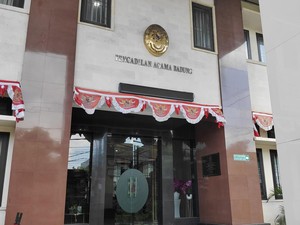 Dahlia Poland dan Fandy Christian Tak Hadiri Sidang Cerai Perdana