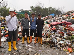Kunjungi TPA Galuga, Wabup Bogor Terima Keluhan Pekerja soal Penambahan APD