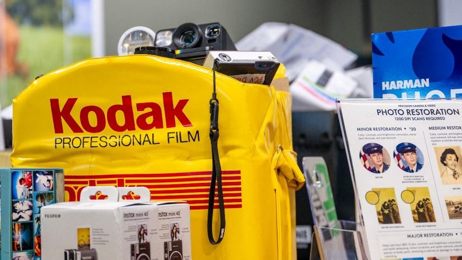 Aksesori Kodak terlihat di toko Precision Camera & Video pada 12 Agustus 2025 di Austin, Texas. (Getty Images via AFP/BRANDON BELL)