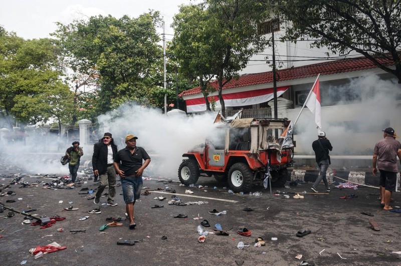 Aksi demo Bupati Pati Sudewo di depan Kantor Bupati, Jawa Tengah. Aksi demo Bupati Pati Sudewo di depan Kantor Bupati, Jawa Tengah, Rabu (13/8/2025). (AFP)