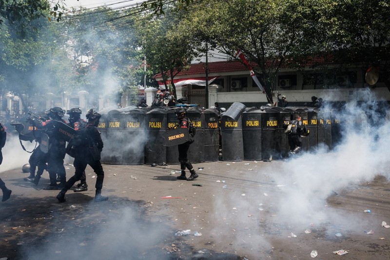 Aksi demo Bupati Pati Sudewo di depan Kantor Bupati, Jawa Tengah. Aksi demo Bupati Pati Sudewo di depan Kantor Bupati, Jawa Tengah, Rabu (13/8/2025). (AFP)