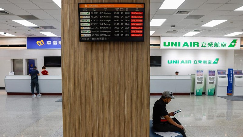 A screen displays information on cancelled domestic flights, as Typhoon Podul approaches the country, in Taipei, Taiwan August 13, 2025. REUTERS/Ann Wang