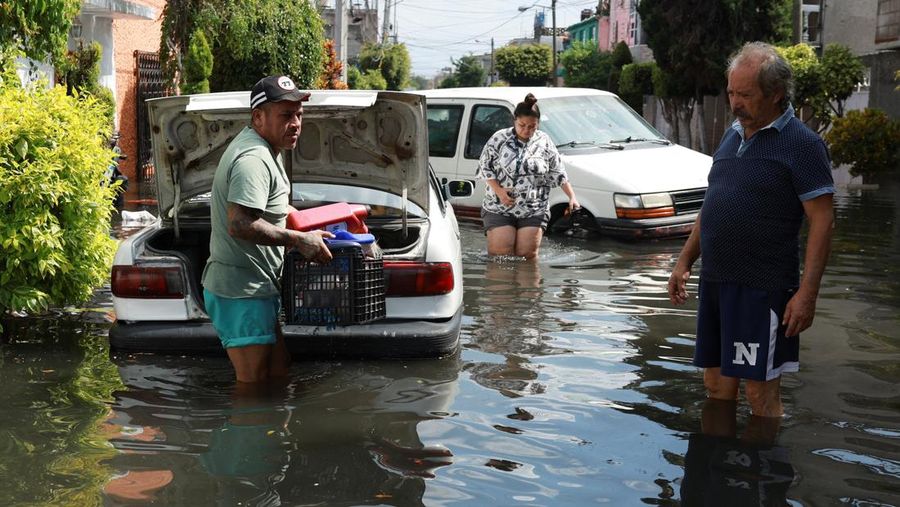 Banjir merendam rumah warga di Nezahualcoyotl, di pinggiran Kota Meksiko, Meksiko. Foto udara menunjukkan banjir merendam rumah warga di Nezahualcoyotl, di pinggiran Kota Meksiko, Meksiko, Selasa (12/8/2025). (REUTERS/Henry Romero)