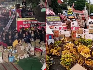 Video: Jelang Demo Akbar, Donasi Menumpuk di Depan Kantor Bupati Pati