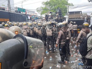 2 Orang Dikabarkan Tewas Saat Ricuh Demo Bupati Pati