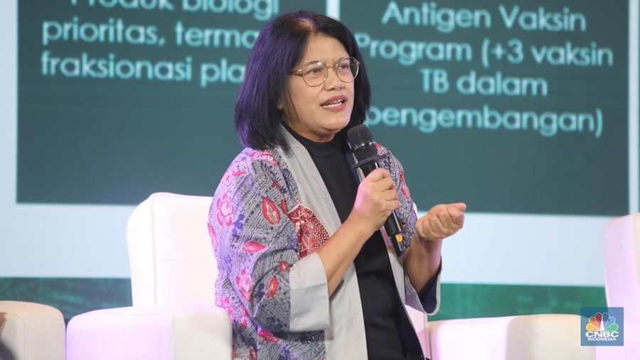 Direktur Jendral Farmasi dan Alat Kesehatan Kementerian Kesehatan, L. Rizkia Andalusia menyampaikan paparan dalam acara Health Summit di 25hours Hotel The Oddbird, Jakarta, Rabu (13/8/2025). (CNBC Indonesia/Faisal Rahman)