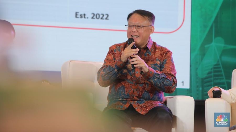 Direktur Utama PT Medela Potentia, Krestijanto Panji menyampaikan paparan dalam acara Health Summit di 25hours Hotel The Oddbird, Jakarta, Rabu (13/8/2025). (CNBC Indonesia/Faisal Rahman)