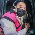 Pakai Rompi Pink-Diborgol, Potret Bos Sritex Tersangka Korupsi Kredit