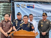 Bea Cukai Tindak Penyelundupan Pakaian Bekas Rp 1,51 Miliar