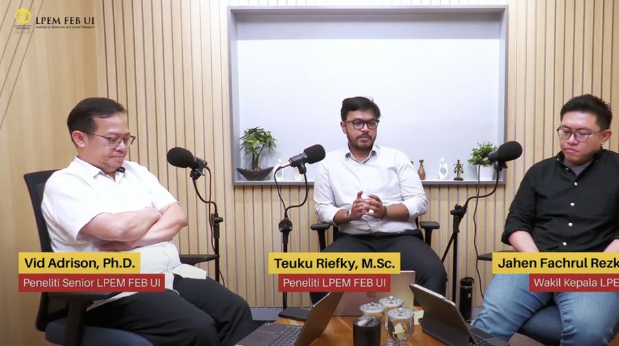 Para peneliti LPEM FEB UI, Vid Adrison, Ph.D., Jahen Fachrul Rezki, Ph.D., dan Teuku Riefky, M.Sc., sepakat bahwa: Q2 2025 adalah pertumbuhan ekonomi yang anomali. Hal ini disampaikan pada Podcast LPEM UI.