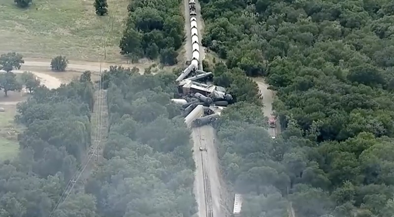 Foto udara menunjukkan dampak dari tergelincirnya kereta Union Pacific di Palo Pinto, Texas. (Tangkapan Layar Reuters TV) Foto udara menunjukkan dampak dari tergelincirnya kereta Union Pacific di Palo Pinto, Texas. (Tangkapan Layar Reuters TV)