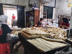 Kisah Pabrik Roti Legend yang Tersembunyi di Bandung