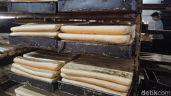 Gang Sentra Roti di Bandung dan Sisi Lain yang Berdampingan