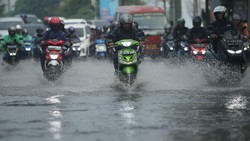 Waspada Banjir, Pos Pantau Pesanggrahan dan Sunter Hulu Siaga 3 Pagi Ini