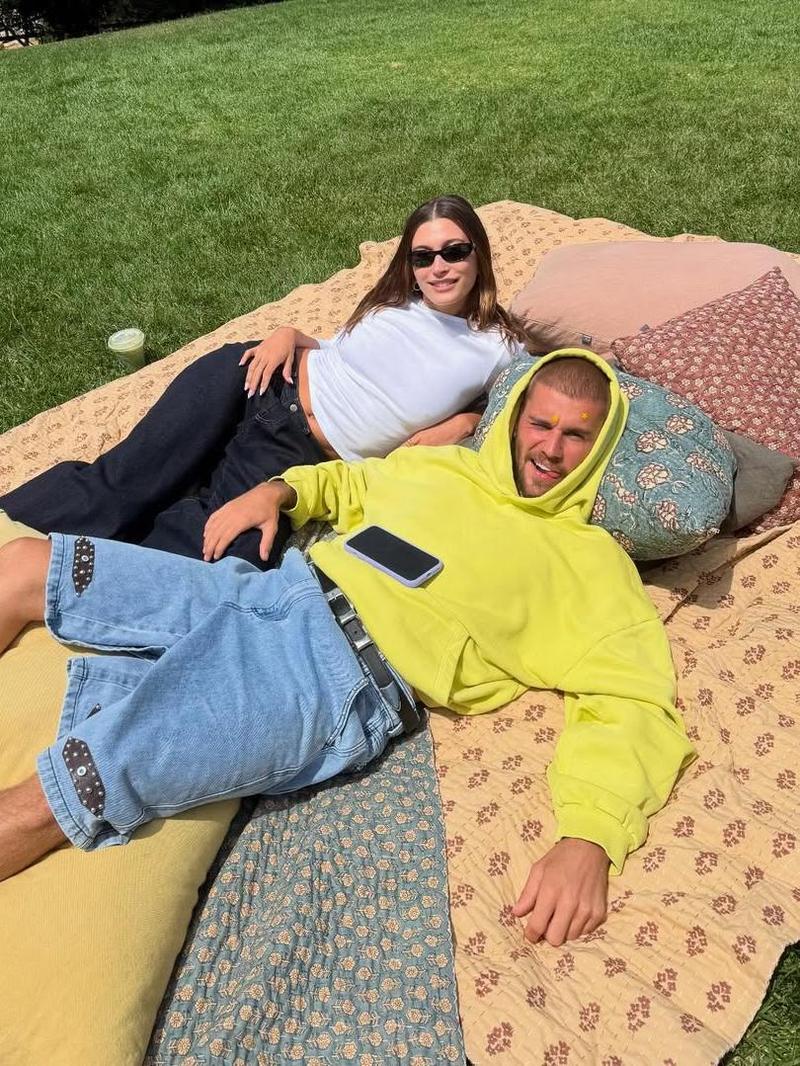 Foto: Justin Bieber Posting Kemesraan dengan Hailey Bieber di Tengah Isu Cerai